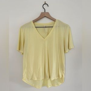 Cute, lightweight Anthropologie v-neck tee. XS.